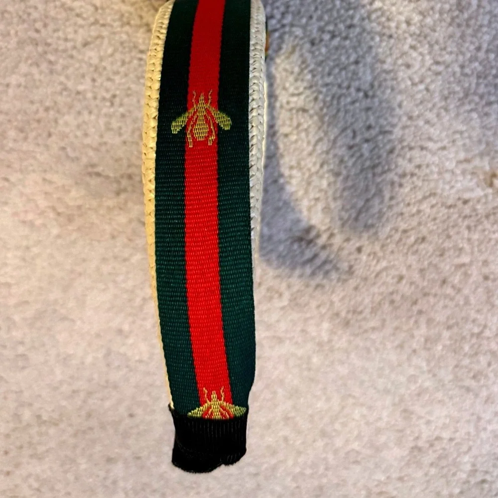NEW Honey Bee Detail Story by Davinci Knotted Straw Headband Green Red Stripe